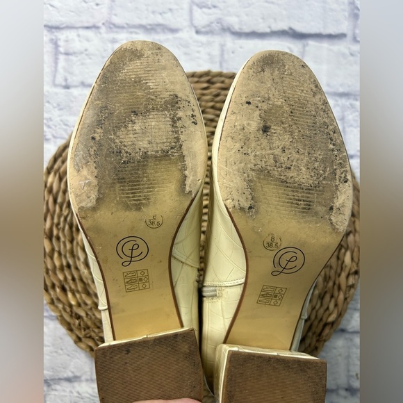 Chinese Laundry Cream Croc-Embossed Ankle Boots. Size 8.5 - Picture 9 of 9